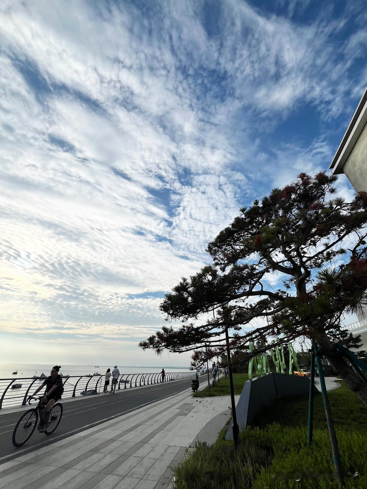 蔡澜说：“你接触的人越多越会发现，那些吃饭快、走路快、脾气急、性格直、刀子嘴豆腐