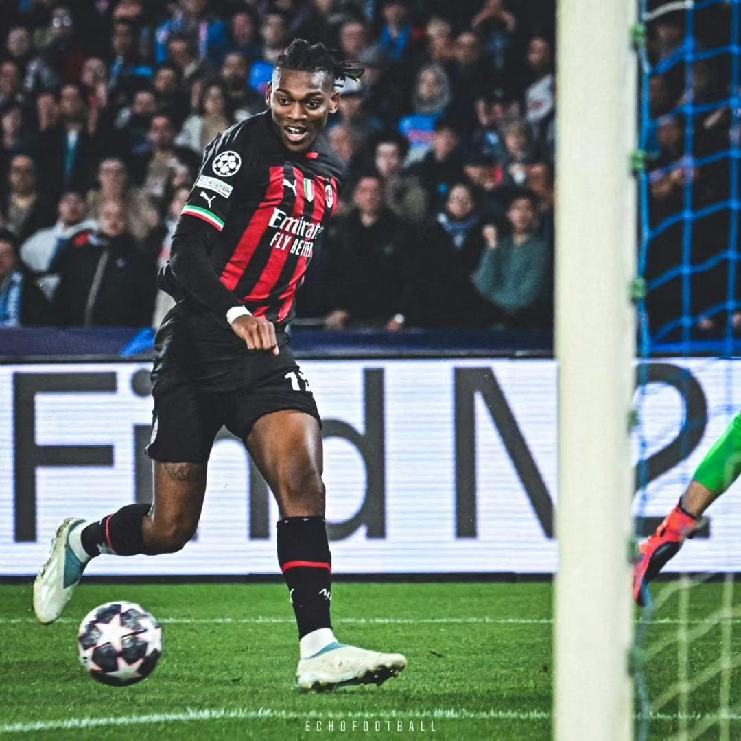 米兰队内第三点球手选谁？
米兰对比萨的比赛中，大菲尔射失点球，这是继普利西奇对尤