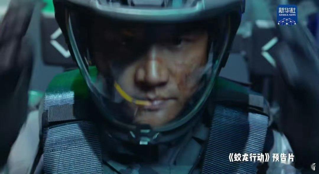 低头一秒就跟不上节奏的潜艇大片 去看蛟龙行动这部电影最好不要低头，生怕错过任何一