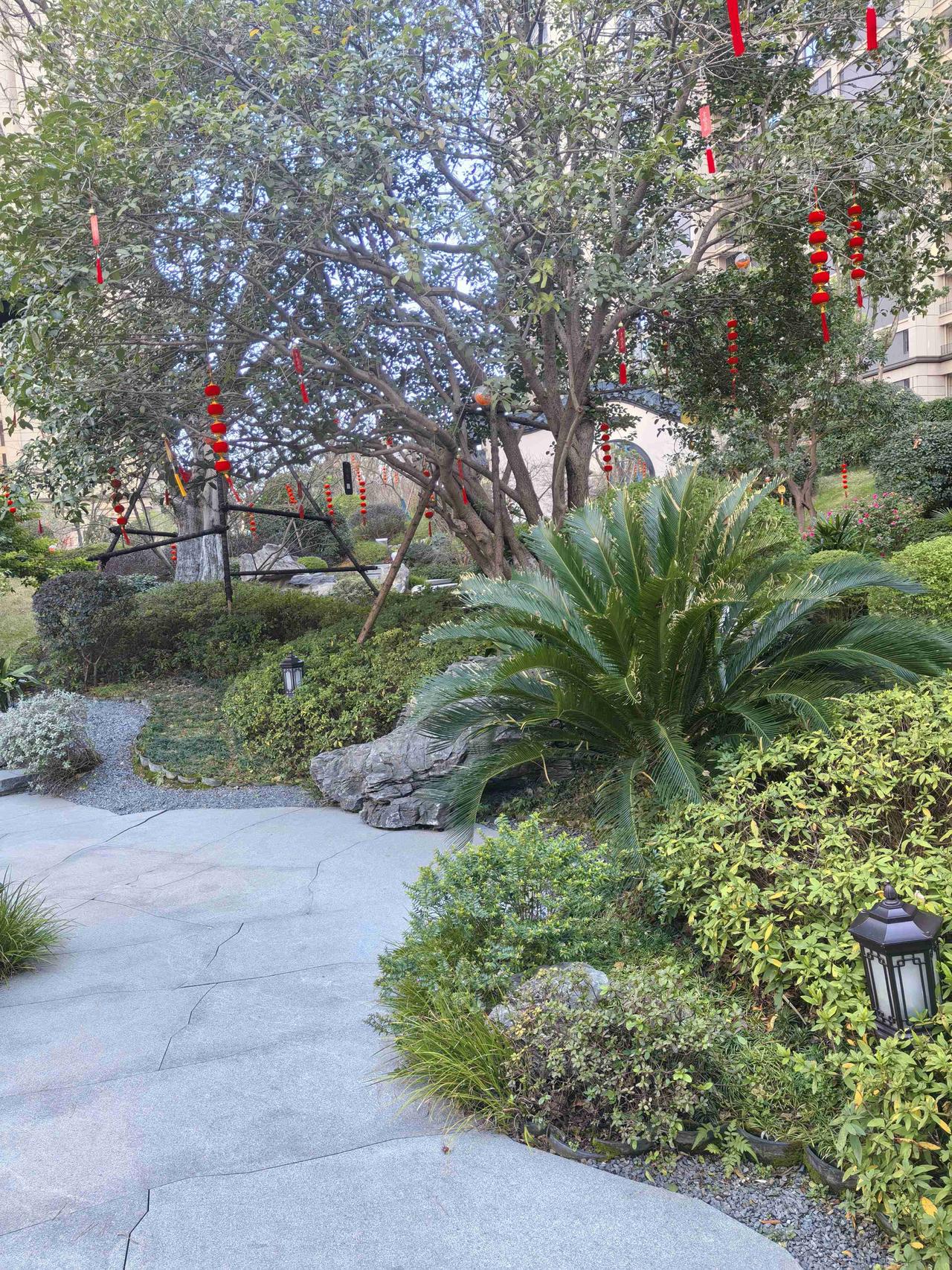 带定位晒今日生活 今天心情轻松愉快，黄石建发和玺这儿阳光正好。想起上周来这儿看朋