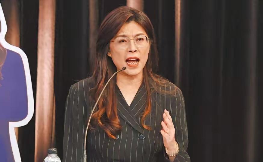 郑丽文也暴露出台湾政客们唯利是图的本性！

北京时间2月4号晚，郑丽文在接受媒体