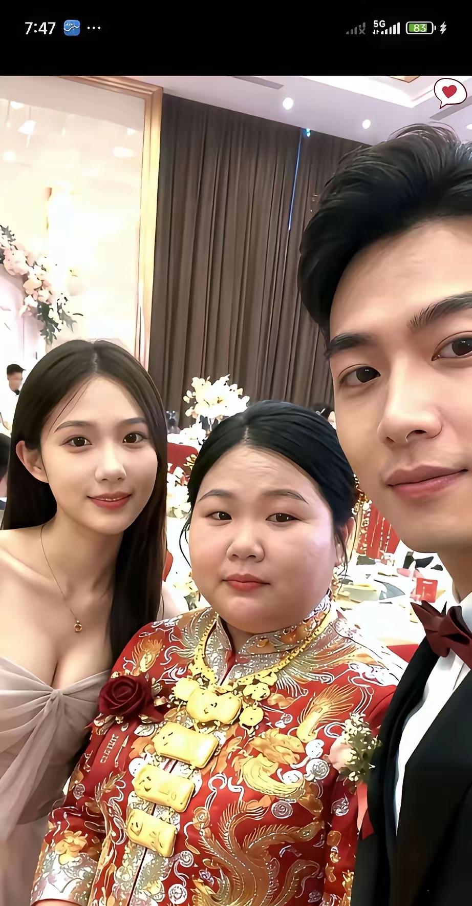 如果你是这位男生你更愿意娶谁？假如选老婆，选会会更合适，左边的女孩年轻漂亮，身材