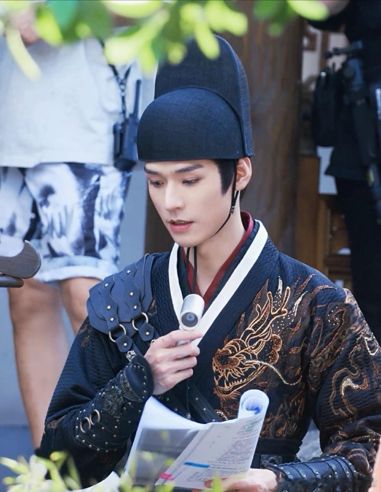 龚俊白衣公卿新路透，飞鱼服好帅啊！ ​​​