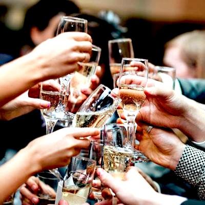 中国白酒能不能进入国际市场，要靠酒文化推动吗？
1. 中国古人主要饮用低度酿造酒