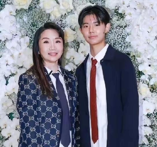 立场是底线
表态见真心
 
高市早苗发表错误言论，
于有争议的台湾明星而言，恰是