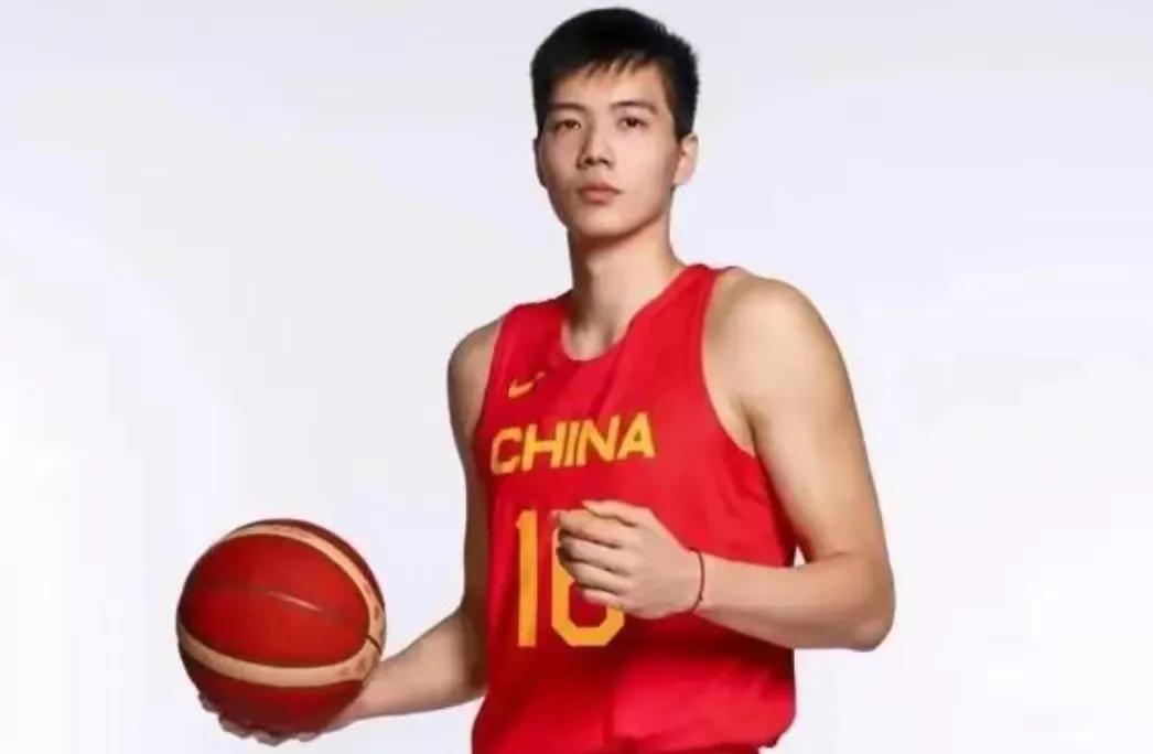 近日在媒体热议的一个CBA三方交易其实就是各取所需，北控内线拥挤，陈国豪不会有太