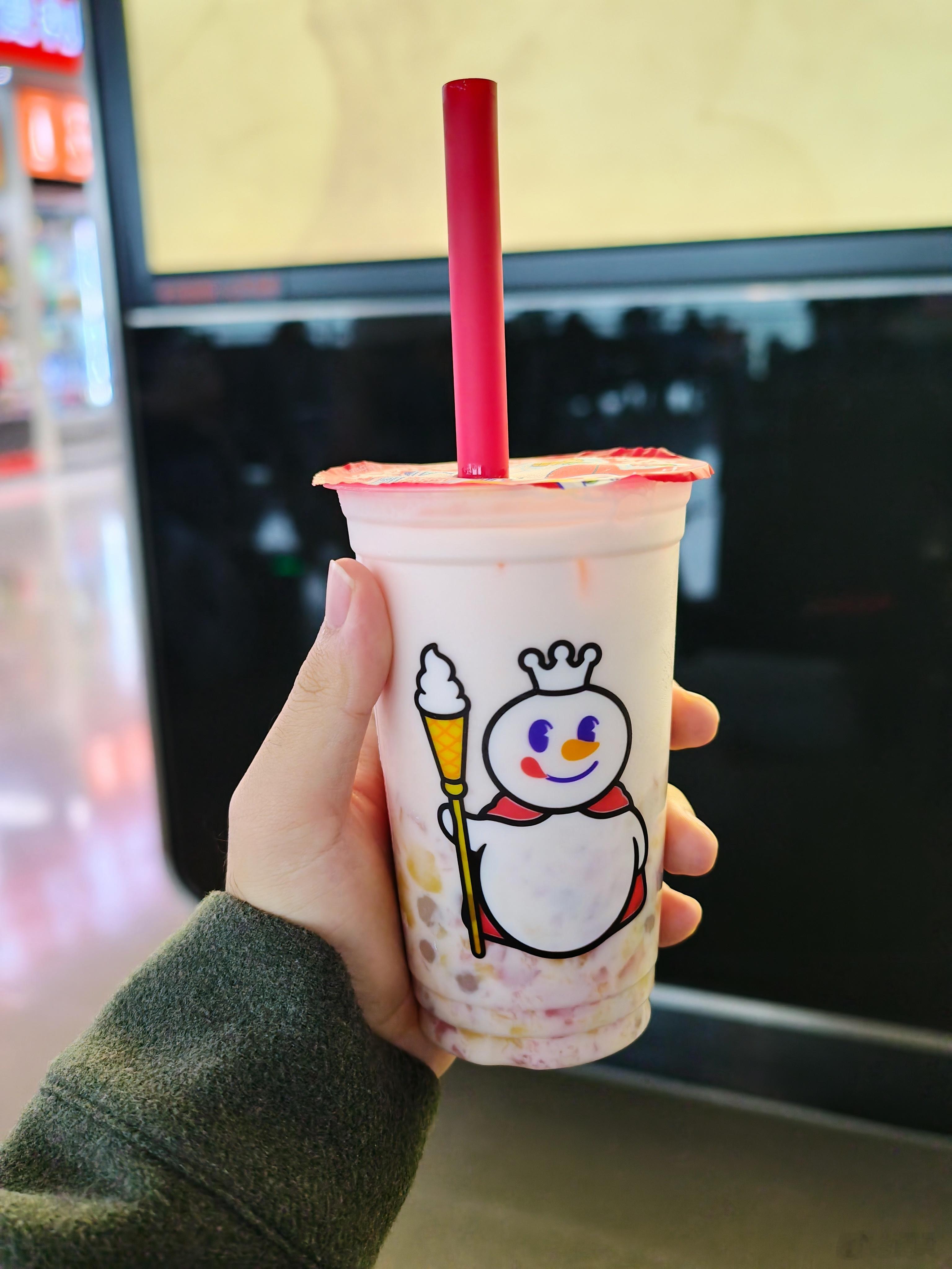 10块钱一杯的蜜雪冰城，我一咬牙，一跺脚就买了，付款的时候手都在抖，不敢在朋友圈