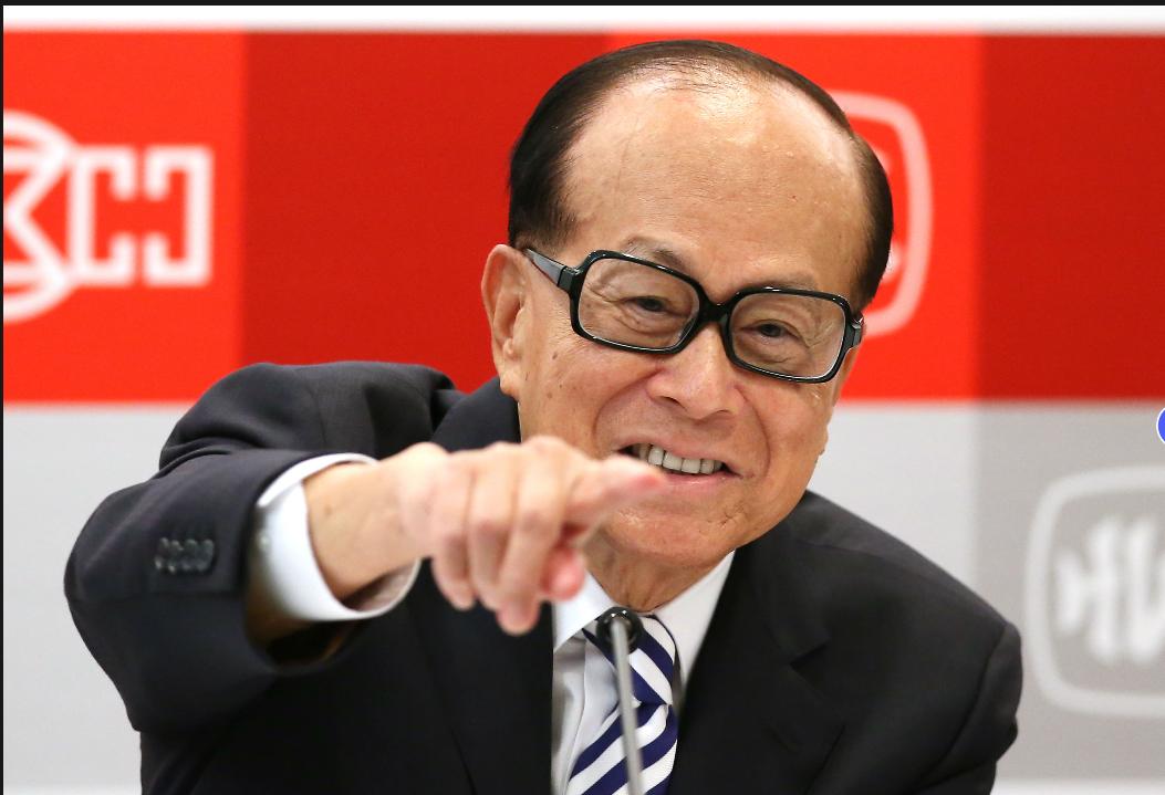 李嘉诚为什么没有再婚，不是他不想，而是他不能，我们来看看他为什么不能再婚。
首先