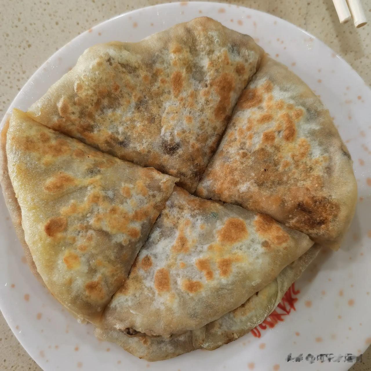 #记录我的2023# 
#十月美食录# 
馅饼，当以皮薄馅大、鲜嫩多汁、咬一口唇