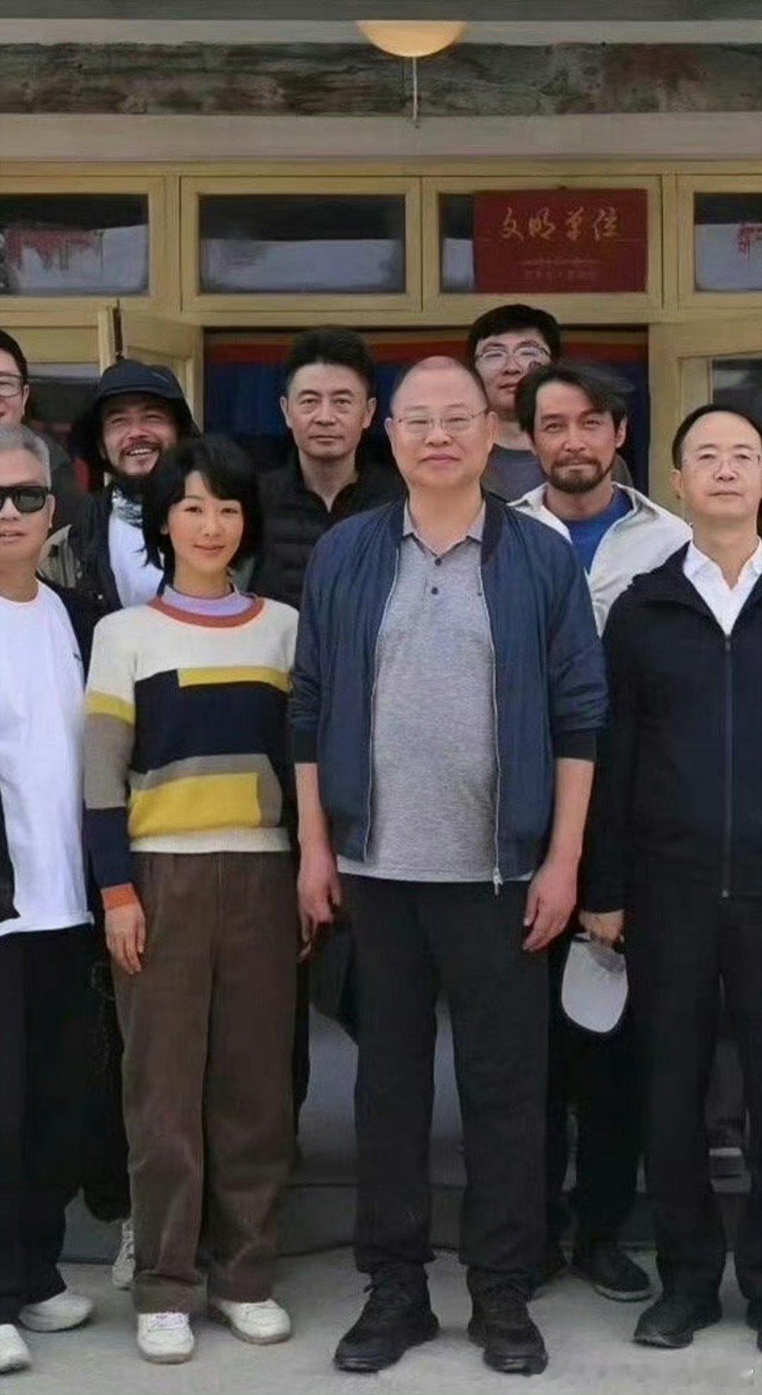 完美融入当地人的杨紫和胡歌[允悲][允悲]差点没认出杨紫和胡歌 ​​​