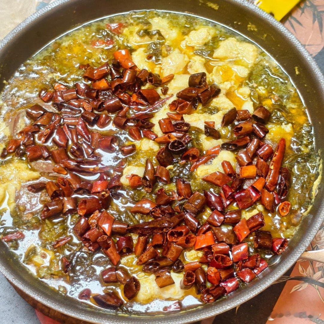 不太想吃预制菜酸菜鱼但是又不知道成都哪家馆子做的好，今天自己试试，不过用的是巴沙
