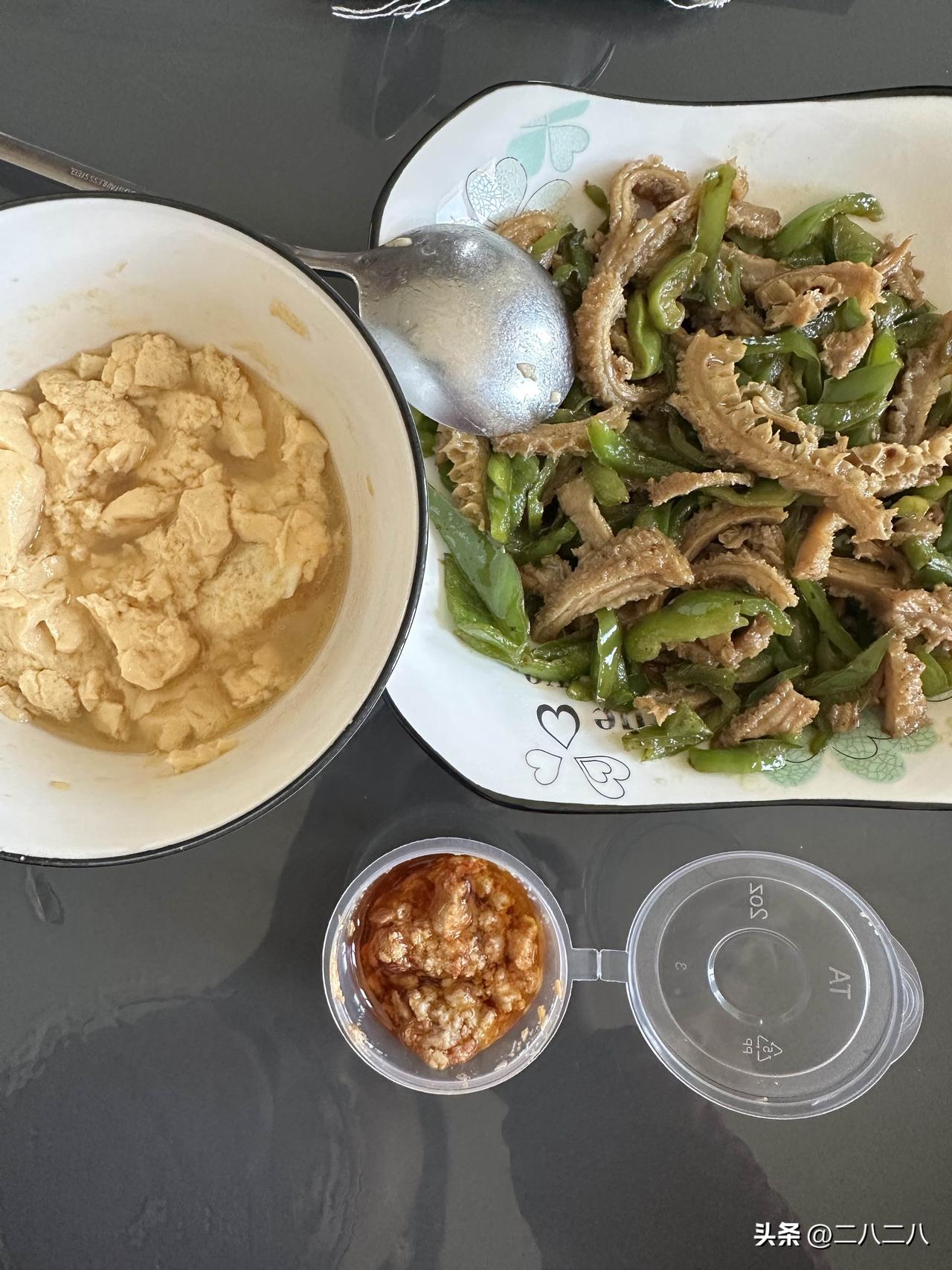 我的节俭生活（三）

57岁的我，31岁单身儿子，一只18岁的老狗。

2026