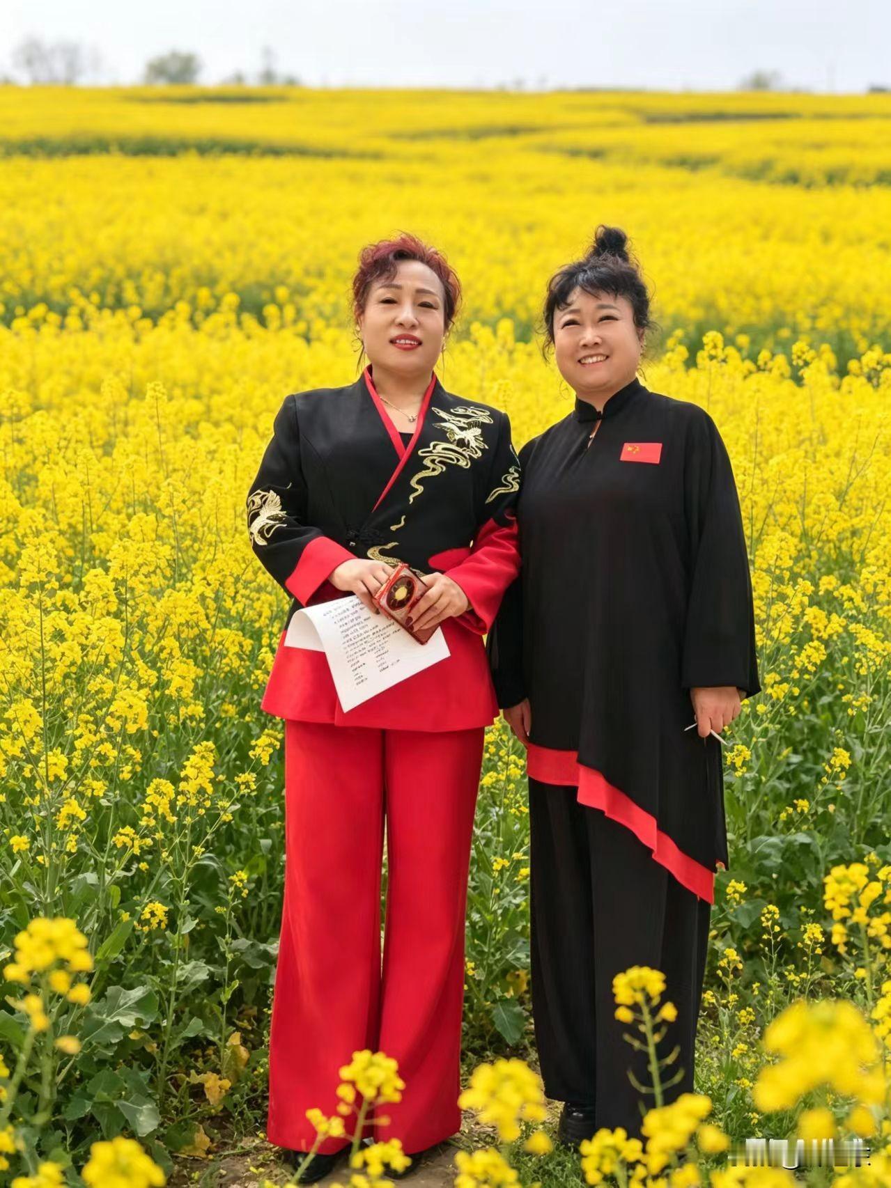 美女瑶
不羡瑶池不羡仙，
笑靥如花即春天。
沃野熏香金灿灿，
请续句……
（如梦