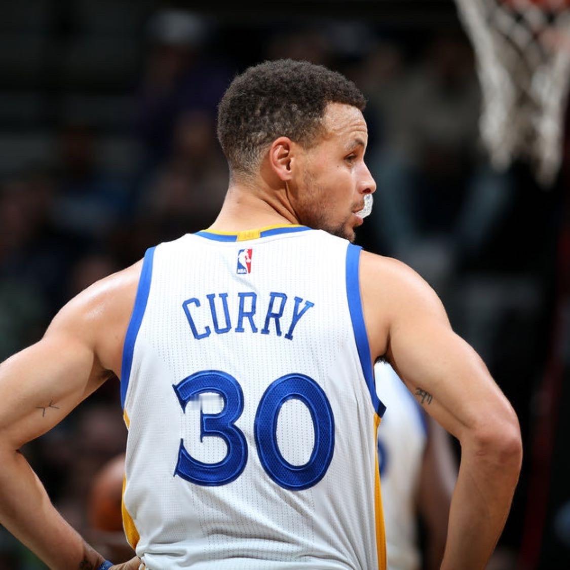 科尔赛前透露了一个数据库里在场勇士进攻效率值为118.2库里下场时则为105.2