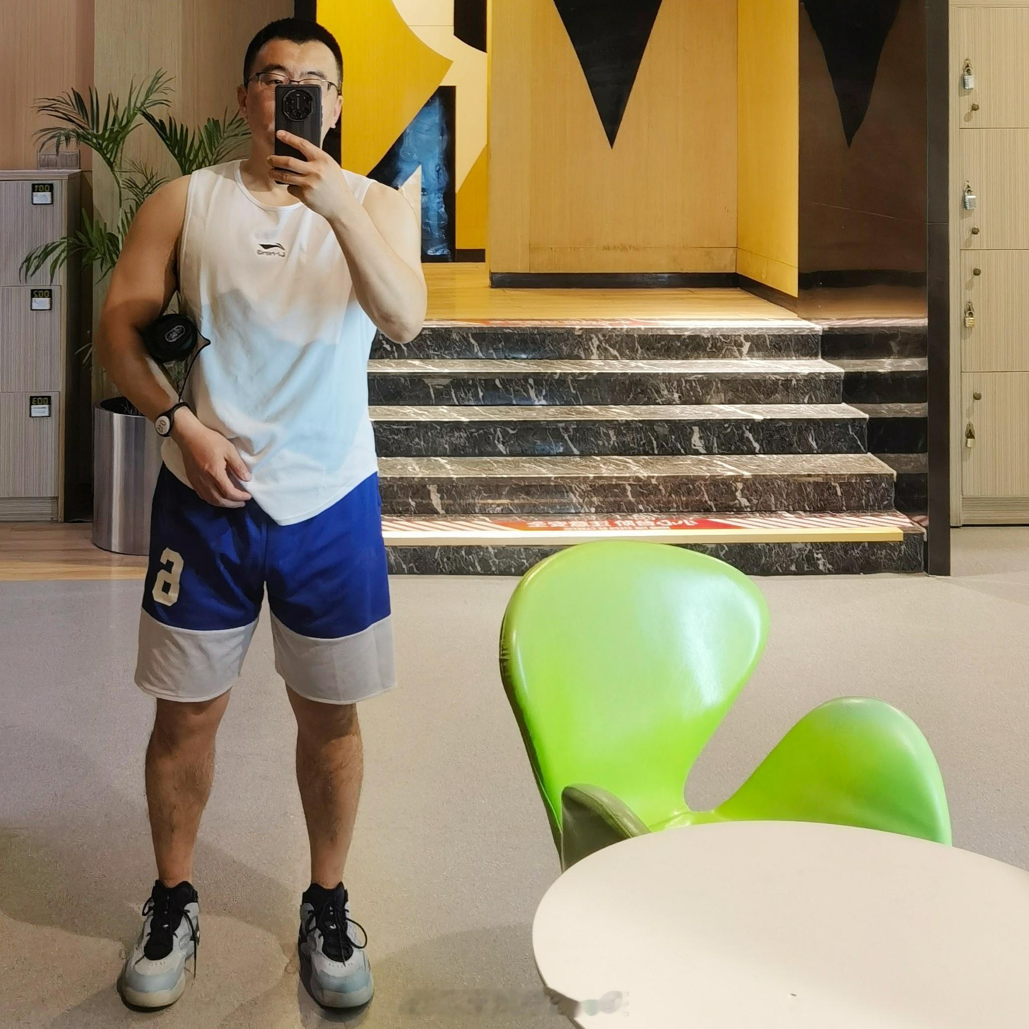 在济南开会，最大的好处中途能溜到健身房撸铁，哈哈，city不city，哈拉少不哈