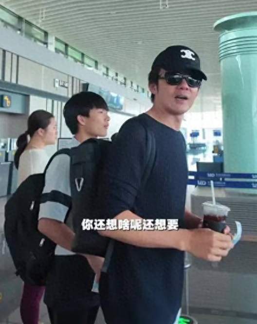 站姐要台两万的手机，李泽锋问兜里有钱没