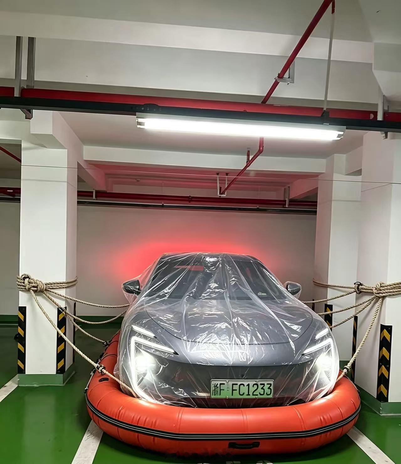 都这样了 ，台风天杭州还是很多公司不停工，  还不报销车费。杭州