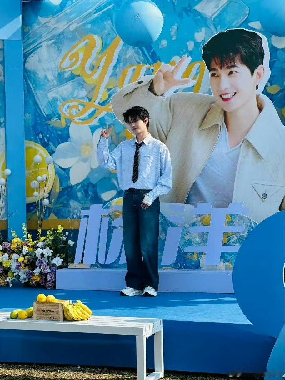 杨洋周洁琼不让江山开机同框 开机同框画面好养眼，杨洋状态绝了 