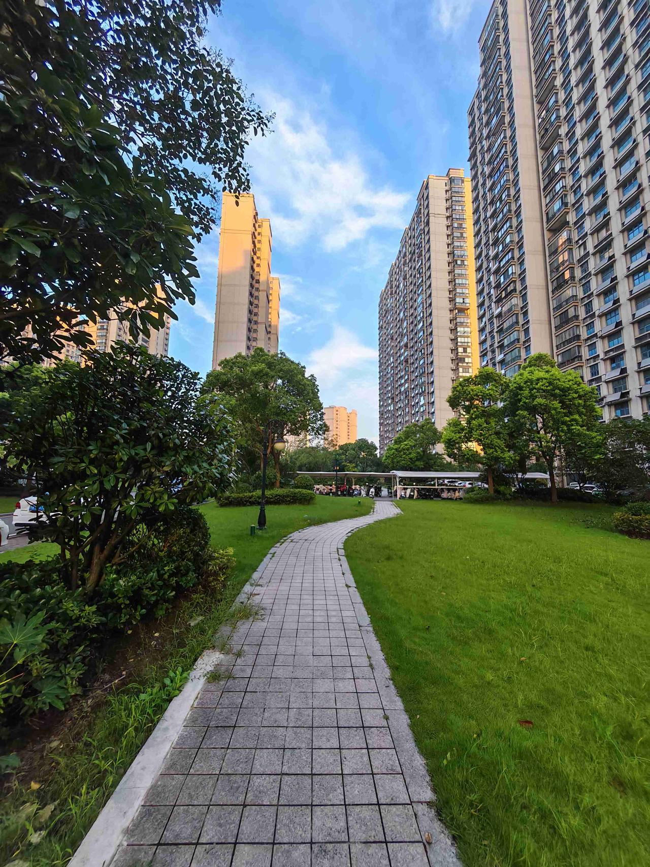 我的今日状态：🏃‍➡️运动
我这里的天气：☀️晴天