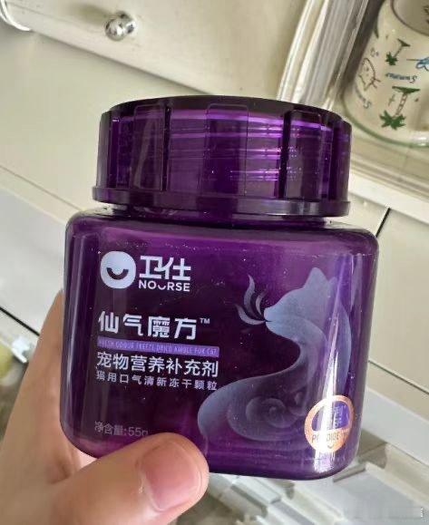 别再给猫刷牙较劲了我家咪抗拒刷牙口喷，试了卫仕仙气魔方猫咪超爱吃，吃空一瓶后嘴里