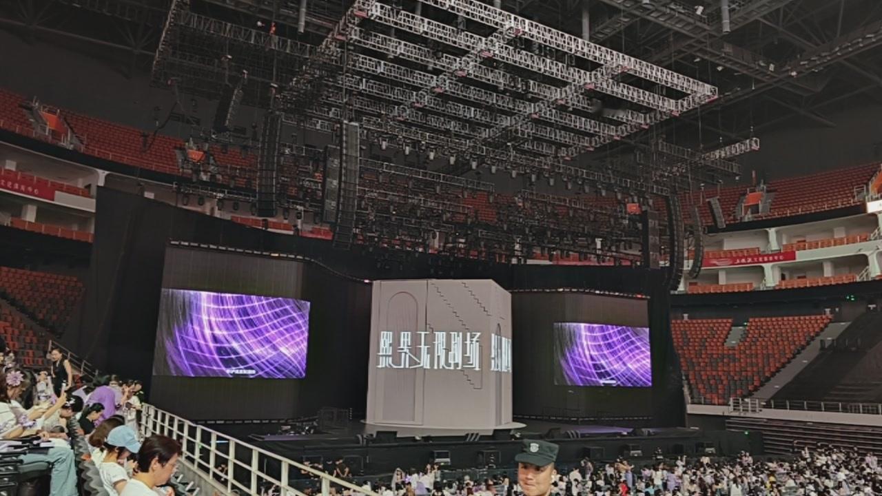 带🆔罗云熙熙界无限剧场演唱会成都站 ​​​