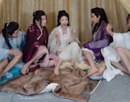 公元706年一个深夜，太平公主传了4个年轻男子进寝宫侍寝，到第二天清晨，宫女进去