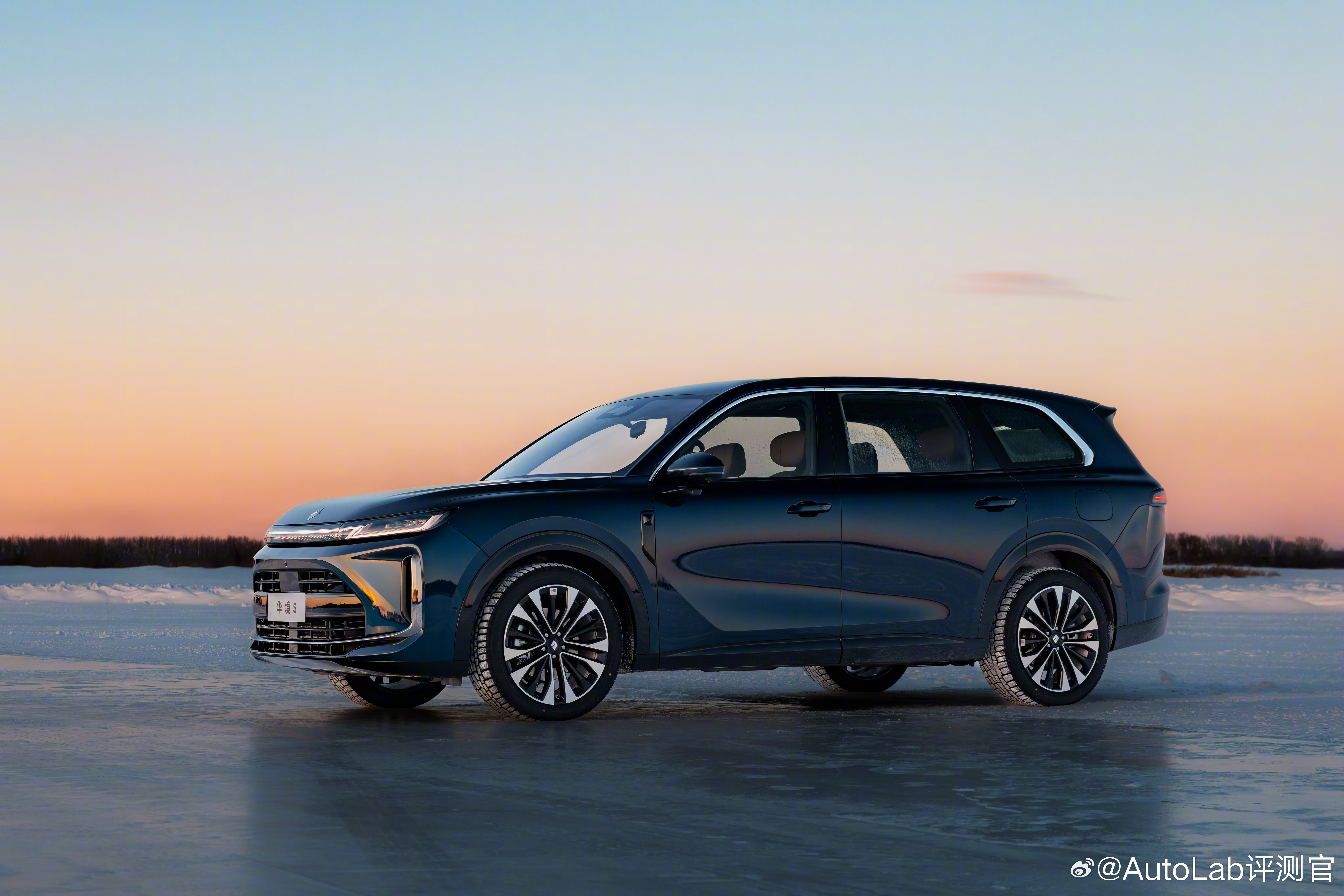 五菱的动作是真快，跟华为合作的首款大6座SUV，已经开始冬测了。新车预计会在今年