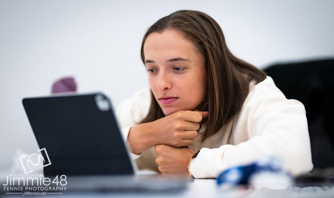 斯瓦泰克！多哈1000赛媒体日！Iga聊了聊自己发球这方面的一些训练：'Gett