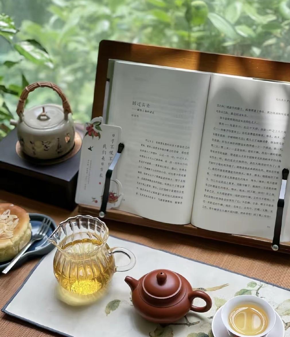 文字的力量，能温柔整个岁月
“那些被文字击中的瞬间，就像心里突然亮起一盏灯。
✨