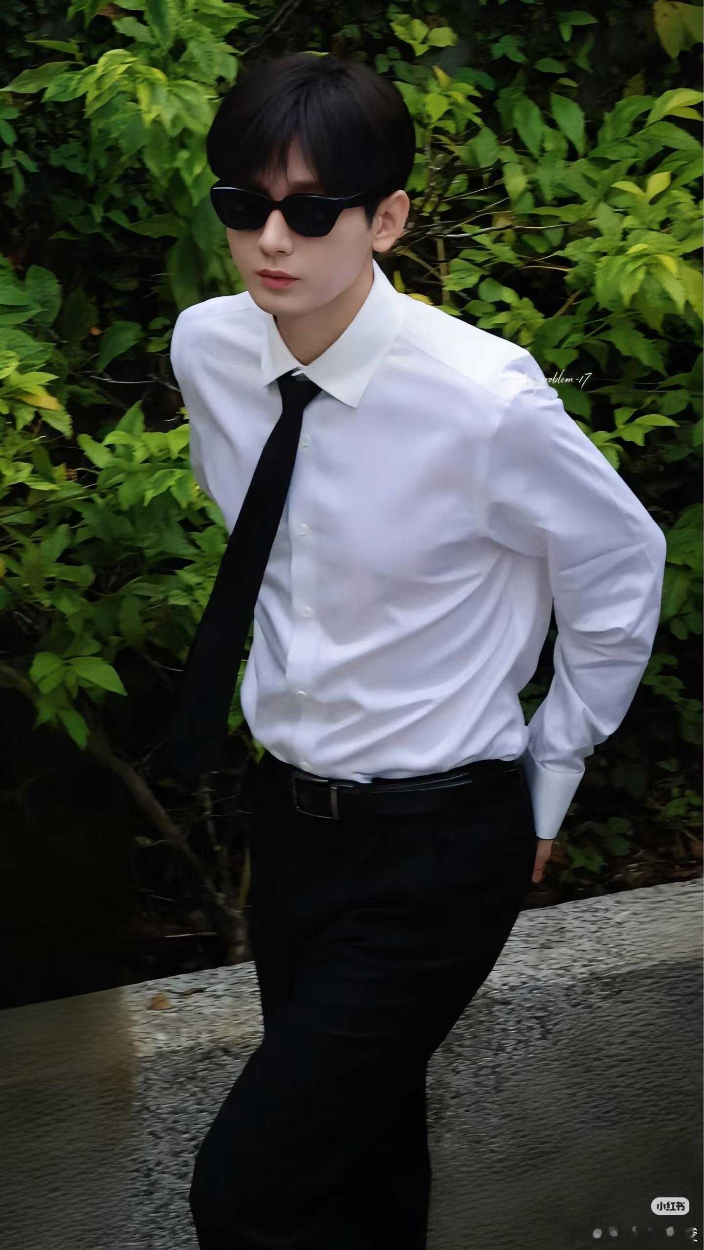 成毅对角色的理解真的很深刻，他不仅是在演一个人，更是在体验一段人生，这种沉浸式的