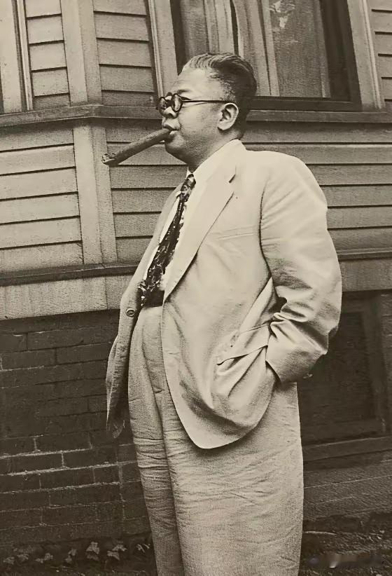 1949年，傅斯年苦劝曾昭燏前往台湾，她毅然拒绝。15年后，她留下一纸遗书，纵身