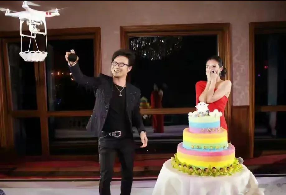 森林北自嘲是汪峰历代女友中最差的一个又一个女人“前赴后继”的扑向汪峰的怀抱，这个