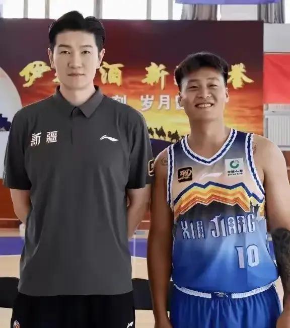 CBA两消息:徐中锋用一幅画硬怼裁判，郭艾伦、赵睿缺席前五轮！
徐中锋，这位在C