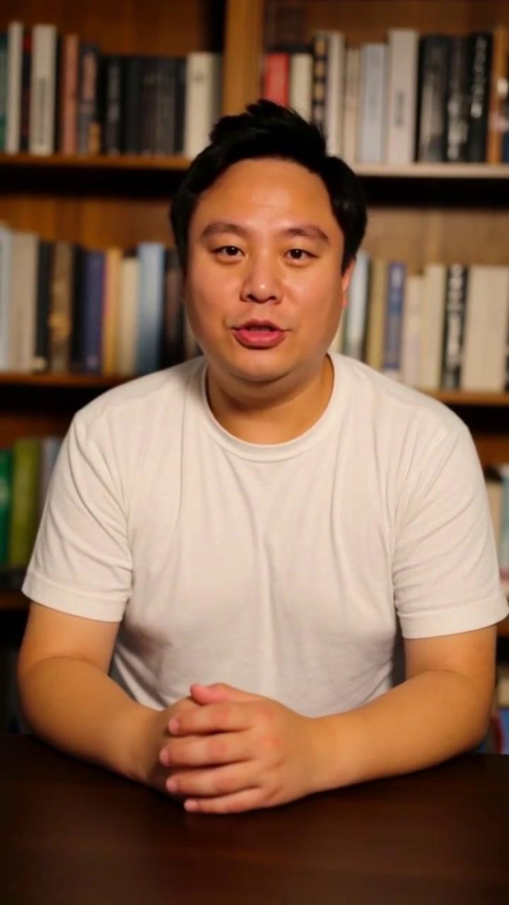 兄弟们，追女生总碰壁，因为你太正常了。今天教你们用反向操作让女生瞬间上头。比如同