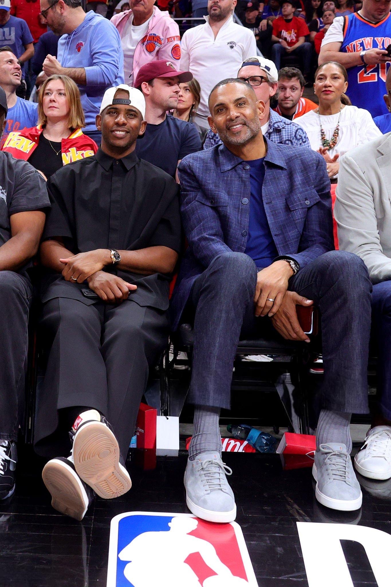 克里斯保罗现场观看老鹰vs尼克斯比赛新赛季篮不住我的观赛搭子