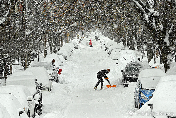 【#美国冬季风暴已致至少25人死亡#】#全美仍有近70万用户断电#当地时间1月2