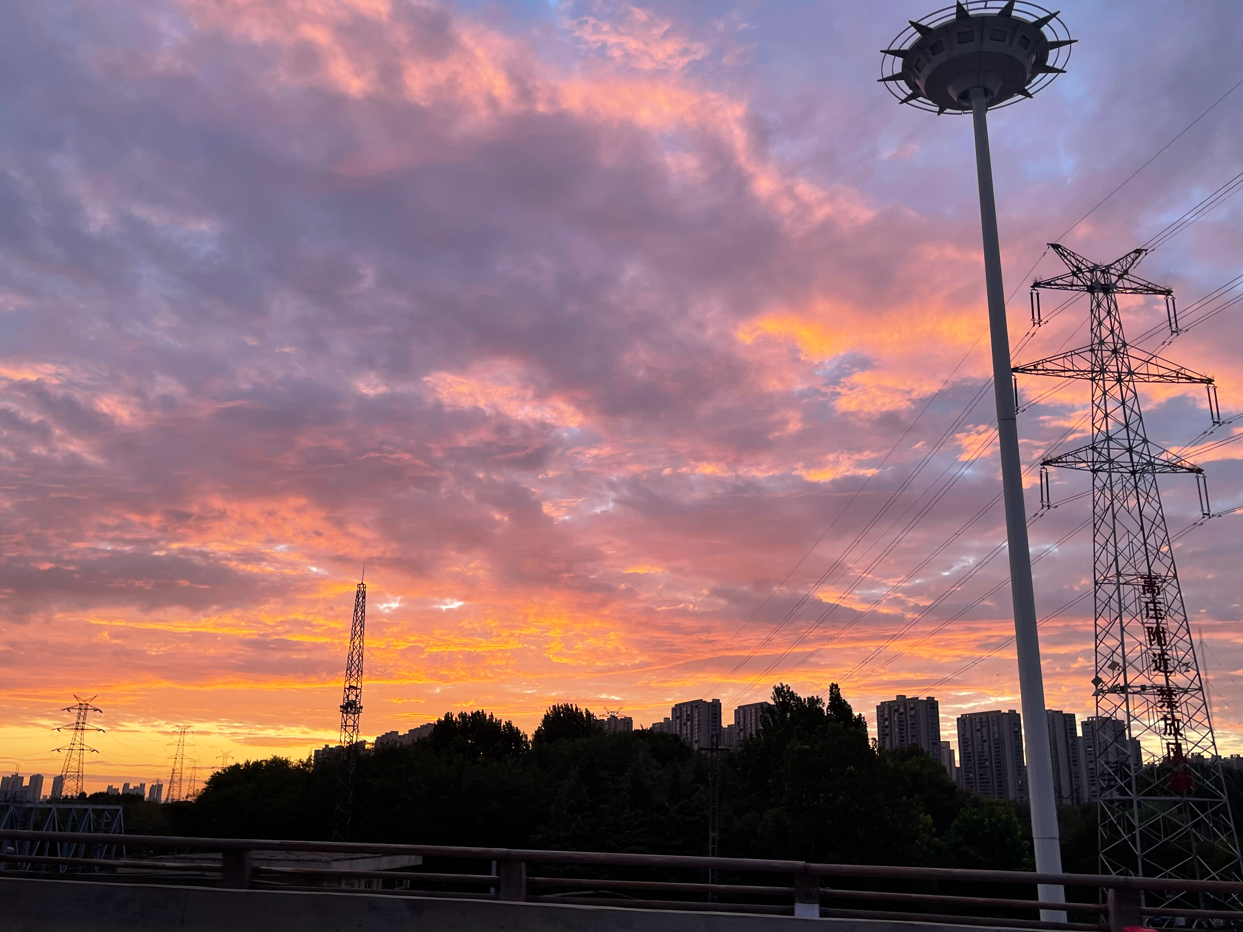 天空超美耶 和心情一样[抱一抱] ​​​