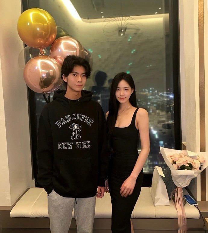 小S15岁二女儿与李湘14岁女儿王诗龄的对比。 