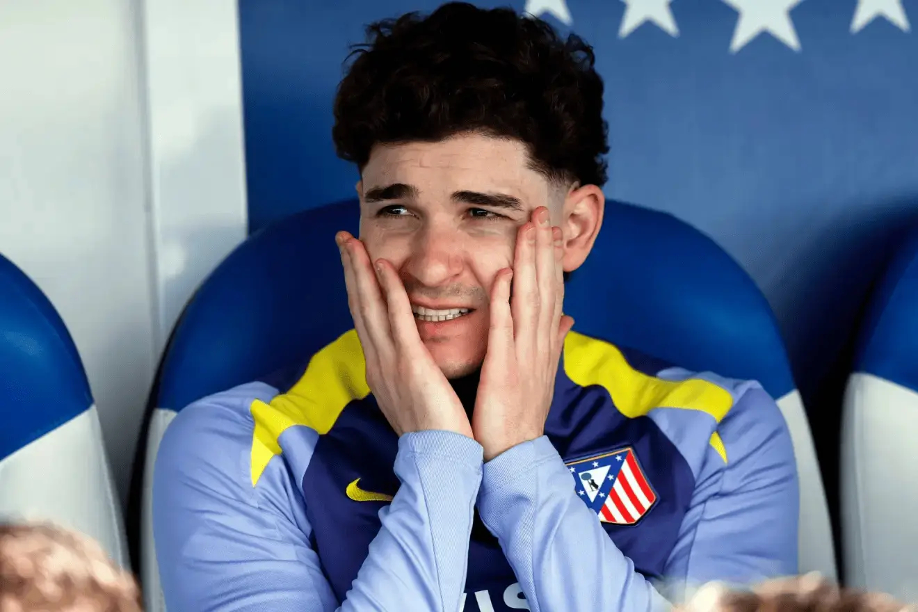 马竞前锋阿尔瓦雷斯目前因大腿肌肉不适处于恢复阶段，此前也因此缺席毕巴比赛，球队正