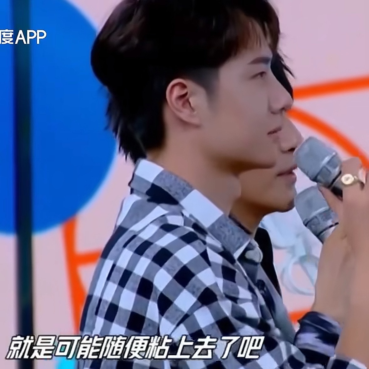 快被王一博笑死了。。 ​​​
