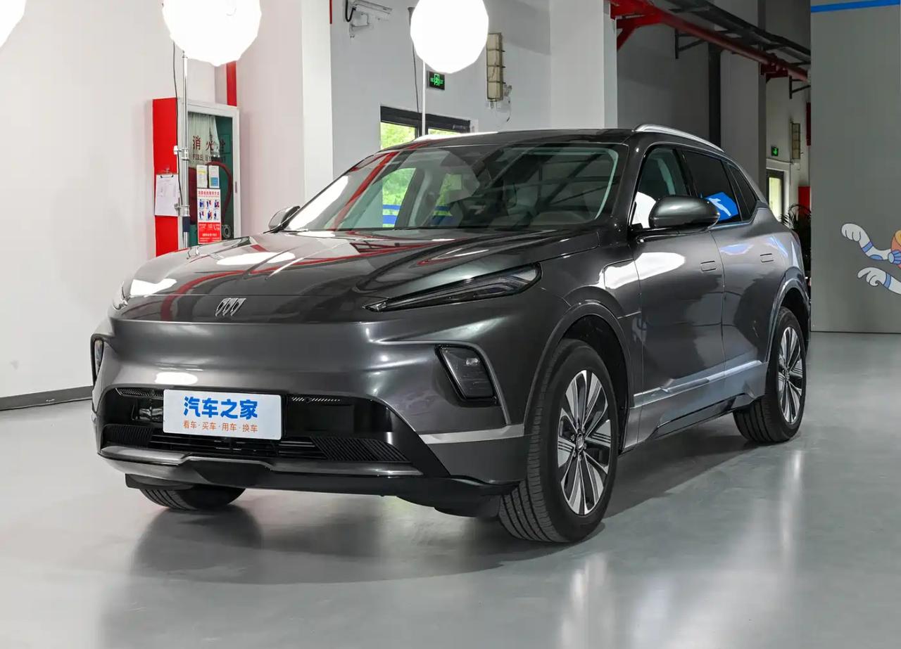 2025款别克E5产品信息解析

2025款别克E5是上汽通用别克推出的中大型纯