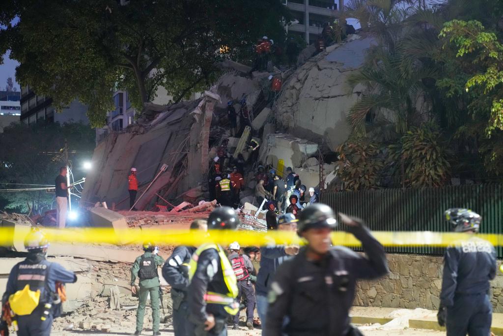 委内瑞拉地震预估死亡人数最高可达10万人。
　　南美洲委内瑞拉昨日晚间6点过后，