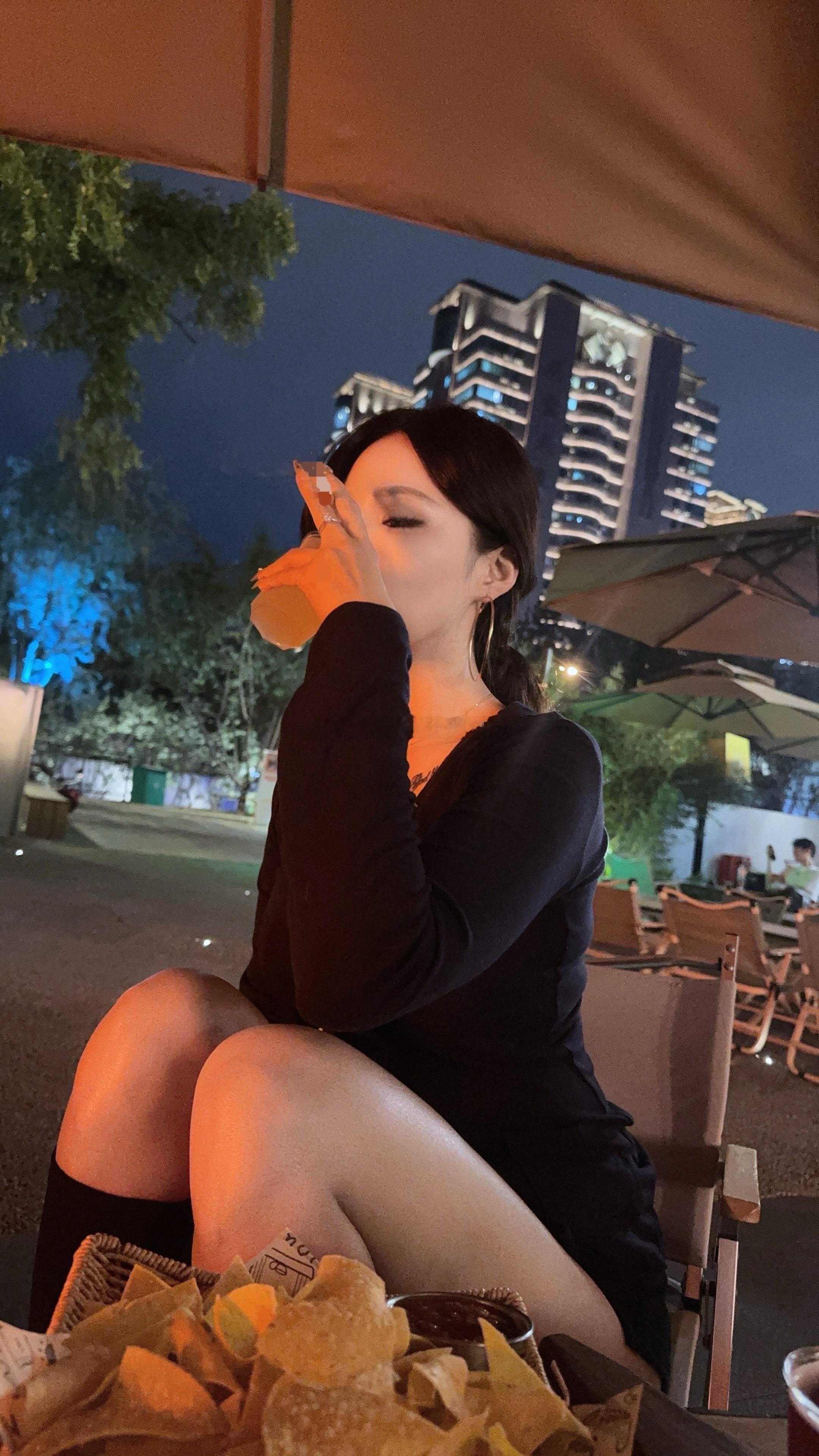 我的日常plog🐈🐈秋天的晚上 在亮马河边喝酒 