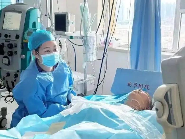 倾家荡产去救一个绝症老人值得吗?人性温情与现实代价展开论述，辩证分析倾家荡产救绝