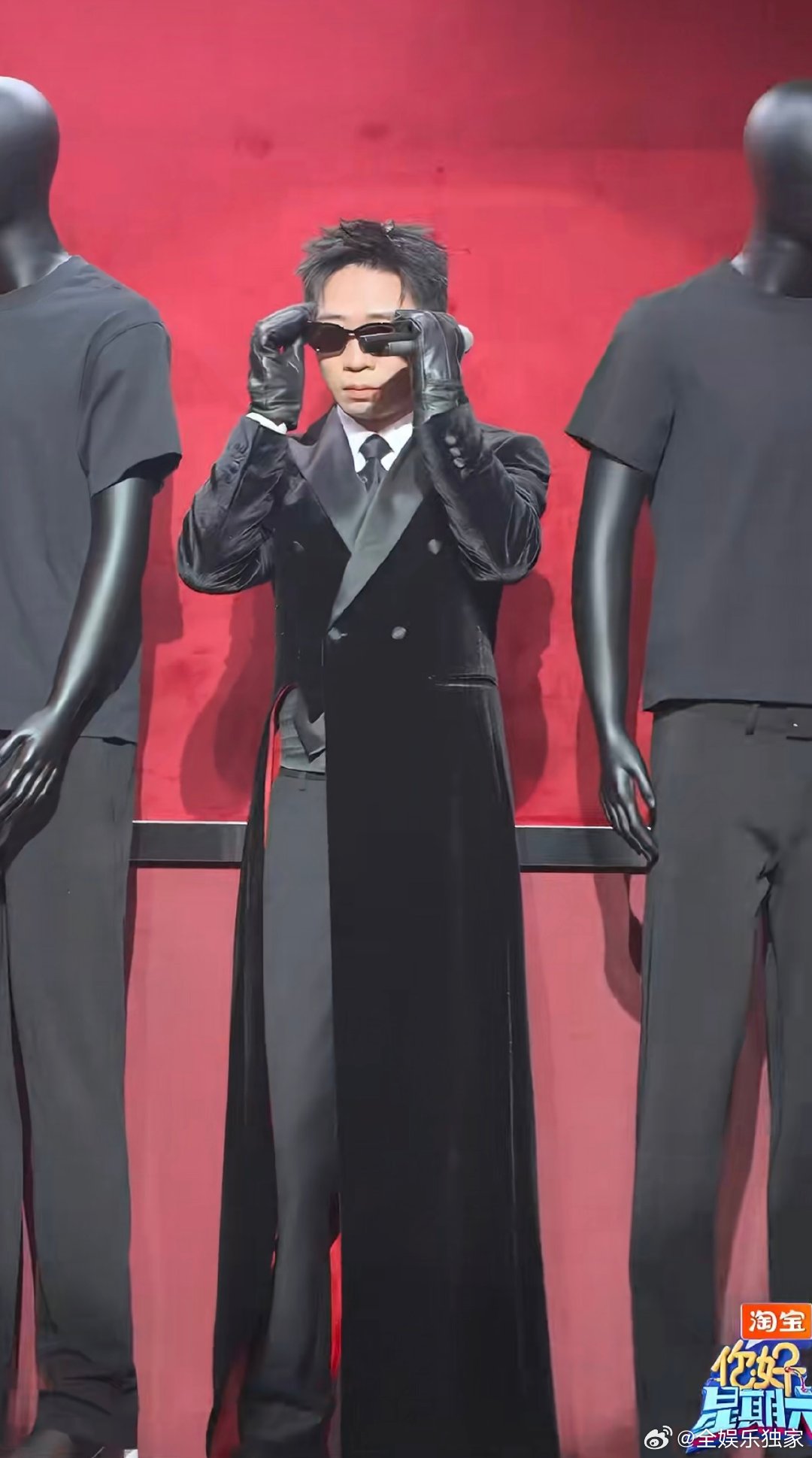 杨迪cha了张凌赫进行曲张凌赫看杨迪复刻跨年走秀reaction 西装造型气场拉