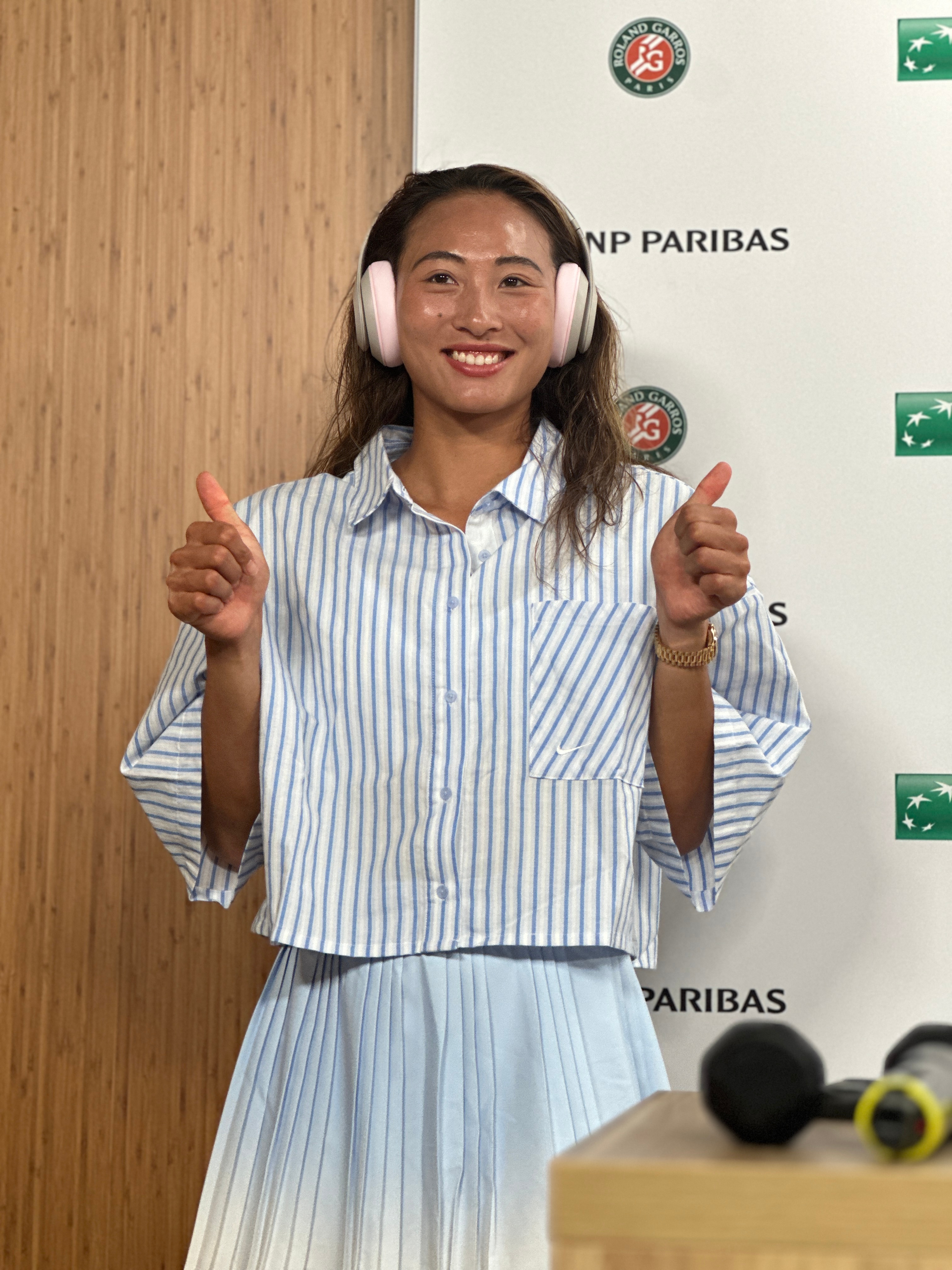 郑钦文最近的研究课题是：如何在更长的时间维度里保持住专注力。WTA[超话] 法网