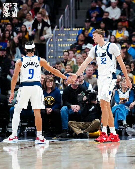 明天上午10:30，在五星体育电视直播雷霆VS独行侠。两支球队近况都不错，雷霆队