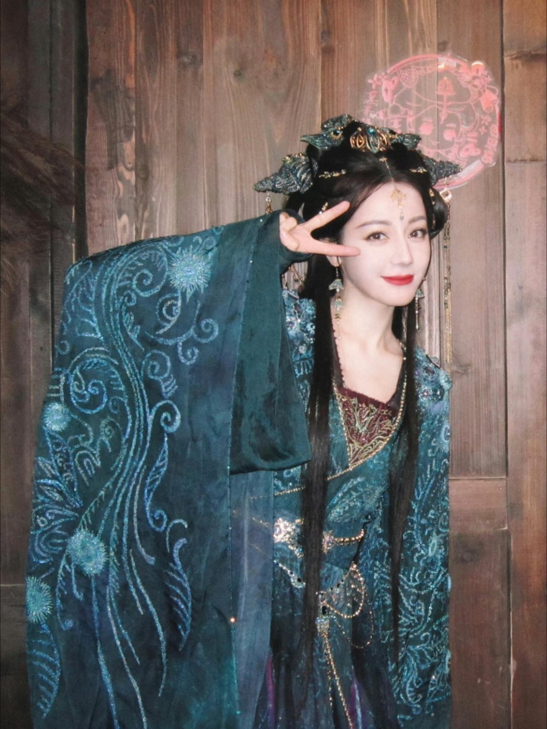 迪丽热巴不要再骗小孩了别人心软的神迪丽热巴心软的鬼 别人是心软的神，热巴是心软的