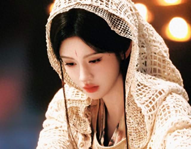 鞠婧祎聊《万花世界》杀青：拍最后一个镜头想落泪，称有戒断感
