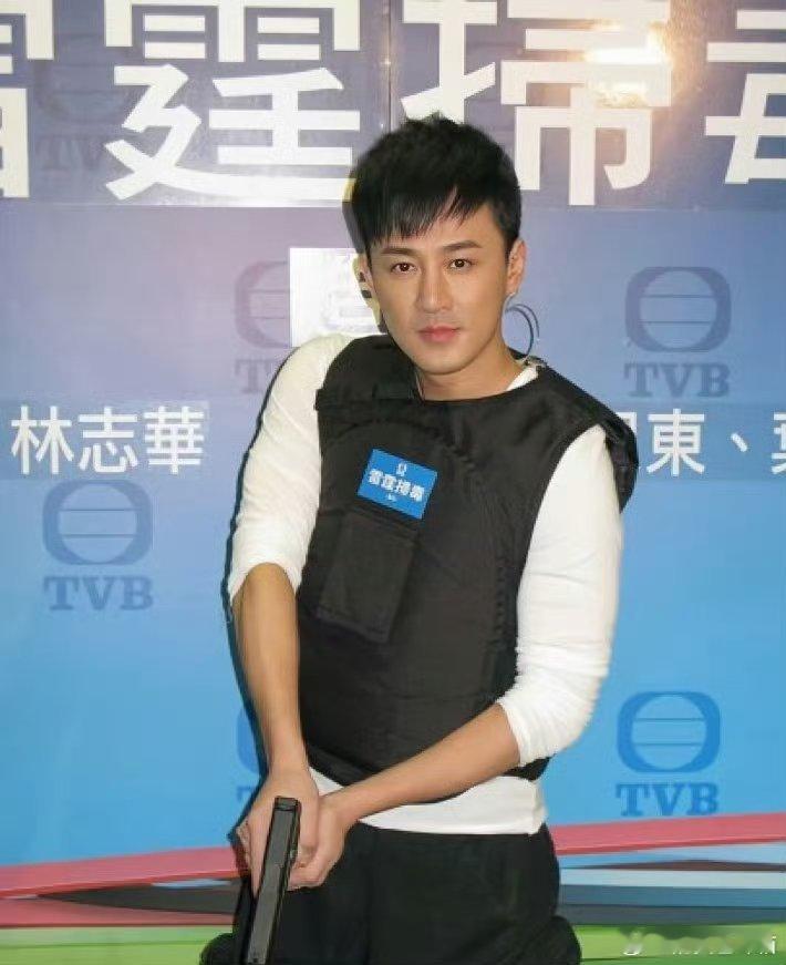 林峯你能不能体面的老去白月光就应该体面的存活在我的记忆当中。 